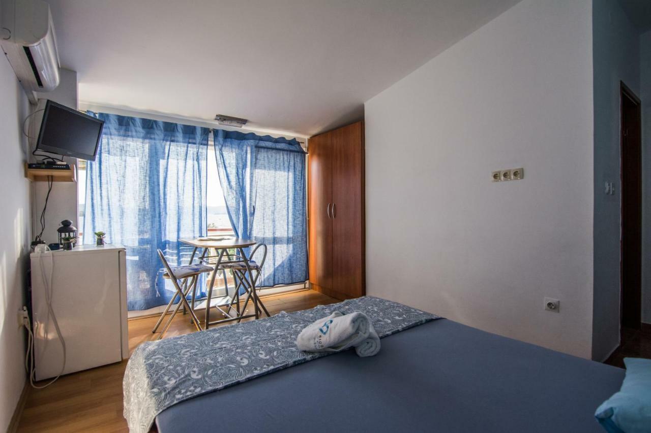 Hotel Sobe Rolo Uz More à Biograd Na Moru Extérieur photo