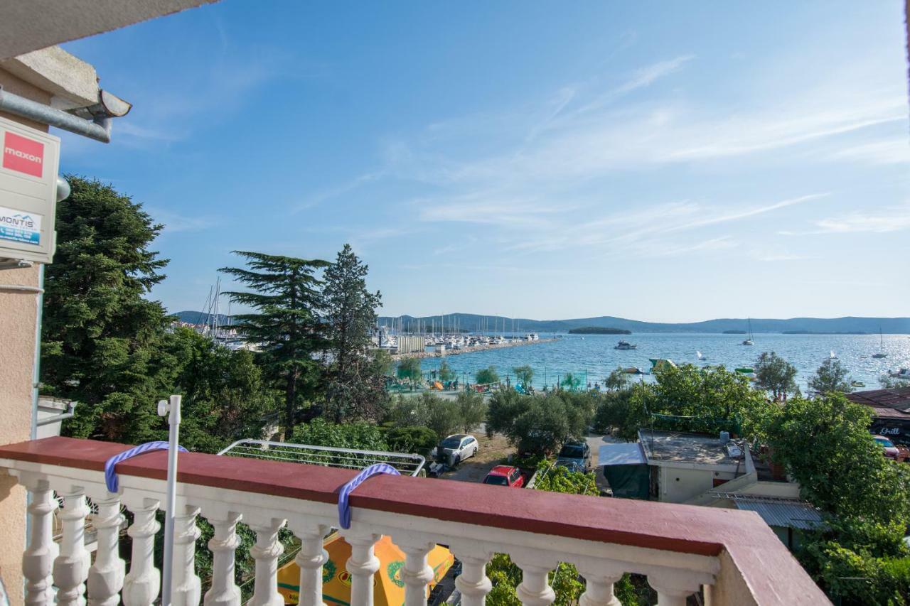 Hotel Sobe Rolo Uz More à Biograd Na Moru Extérieur photo